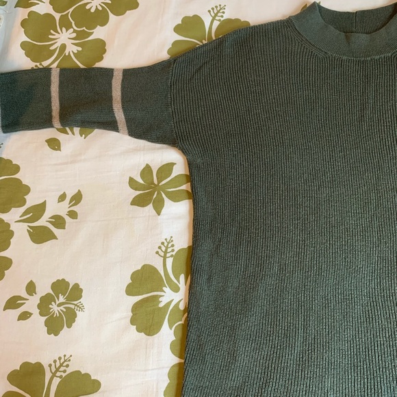 Sweater - Picture 3 of 4